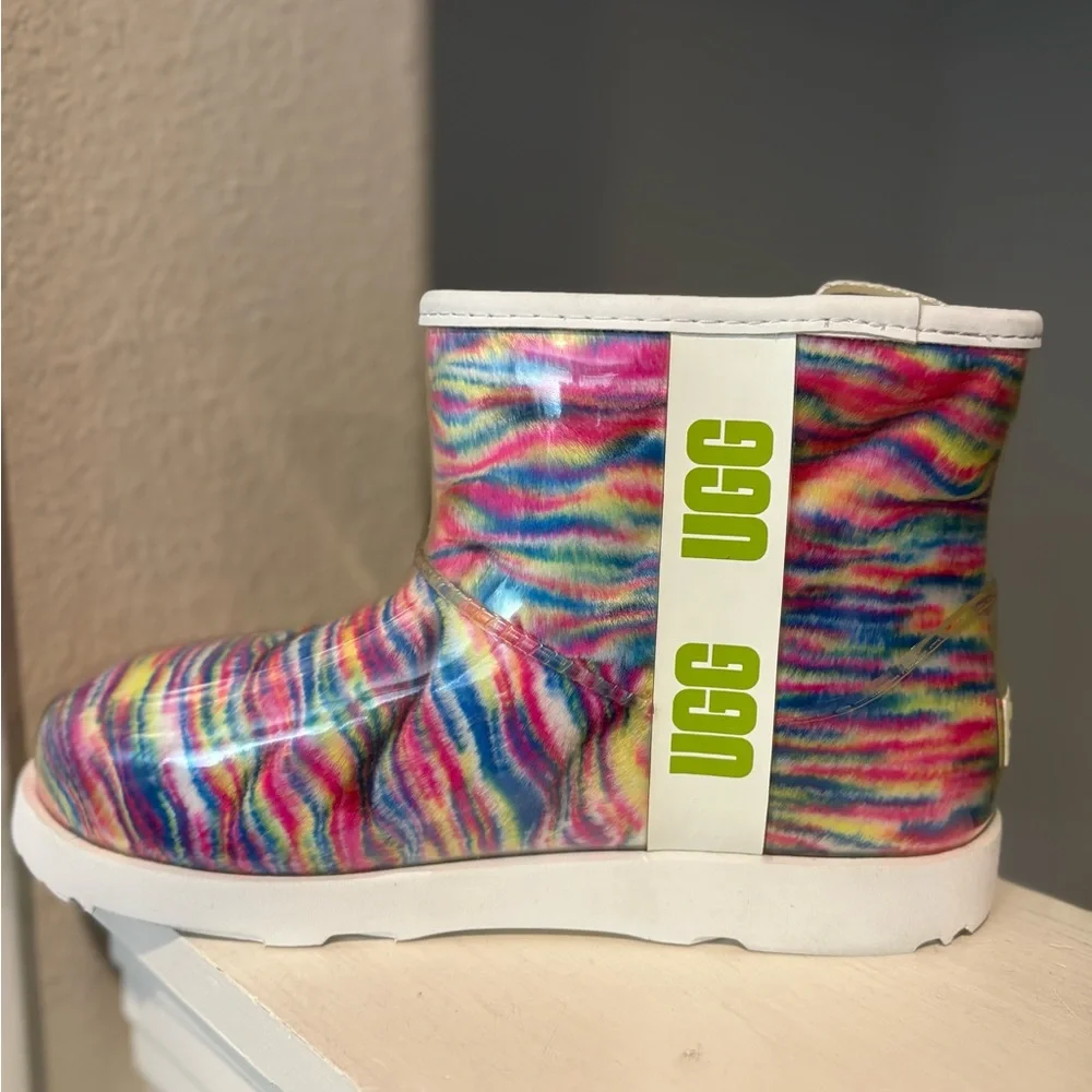 UGG Pixilate Mini Classic Boot Girl’s Sz 5 Multi-Color/Clear Rain Snow Boots